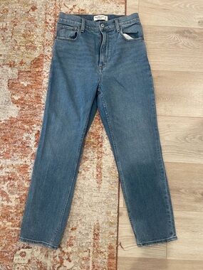 Abercrombie & Fitch Curve Love Ultra High Rise Ankle Straight jeans size 27/4